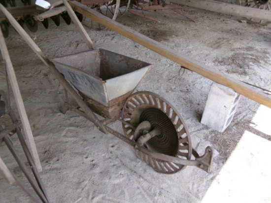 JOHN BLUE FERTILIZER APPLICATOR