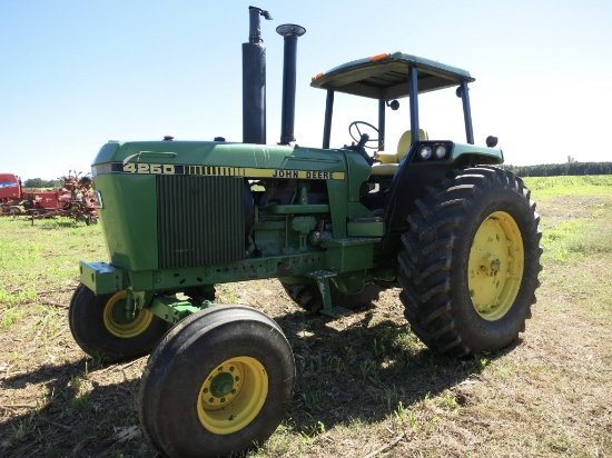 JD 4250 DSL, QUAD RANGE TRANS, 4 POST CANOPY, 3 REMOTES, HOURS ILLEGIBLE, SN:H009825