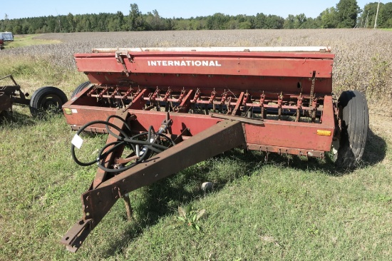 IH 510 GRAIN DRILL WITH SMALL SEED BOX