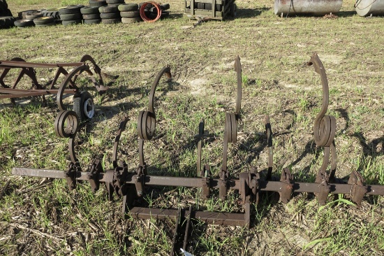 2 ROW CULTIVATOR