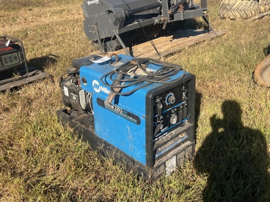 MILLER BOBCAT 225G WELDER GAS ENGINE 207 HRS RUNS GOOD