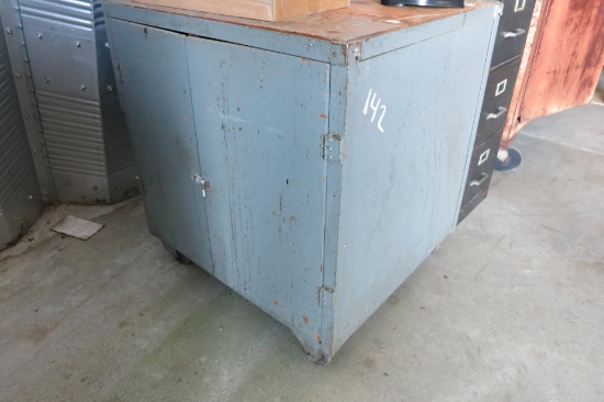 ROLL AROUND TABLE