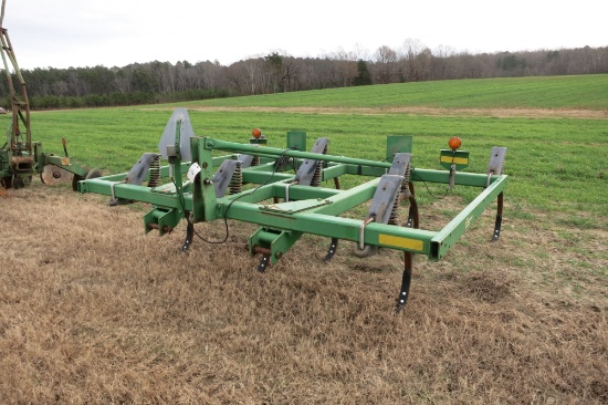 JD 610 10 TINE CHISEL PLOW, NEW POINTS READY TO GO