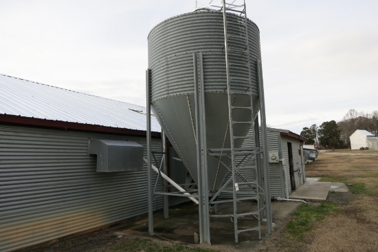 9-TON FEED BIN WITH APPROX 30-35' 4" FLEX AUGER AND MOTOR