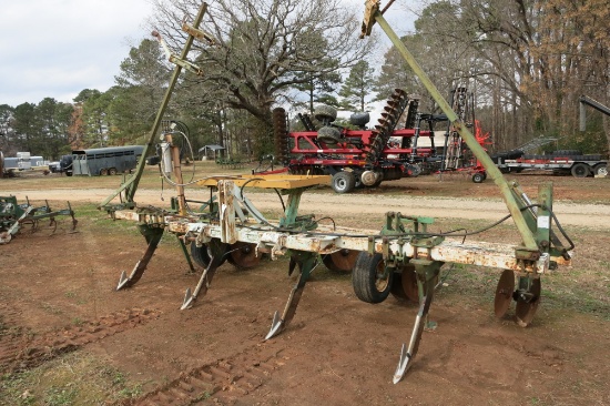KMC 4-ROW RIPPER BEDDER, ROW MARKERS, PARALLEL LINKAGE