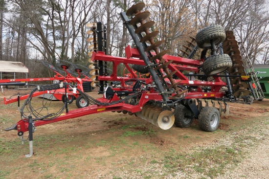 CASE-IH 345 68-BLADE WING FOLD DISC, ROLLING BASKETS, HYD DOWN PRESSURE, 9” SPACING, 25’ (LIKE NEW)
