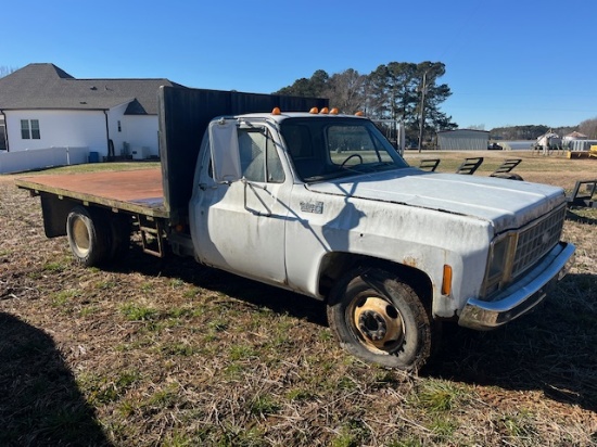 1980 CHEVROLET CUSTOM DELUXE 30 GAS 4 SPEED TRANS 12’ GODWIN DUMP