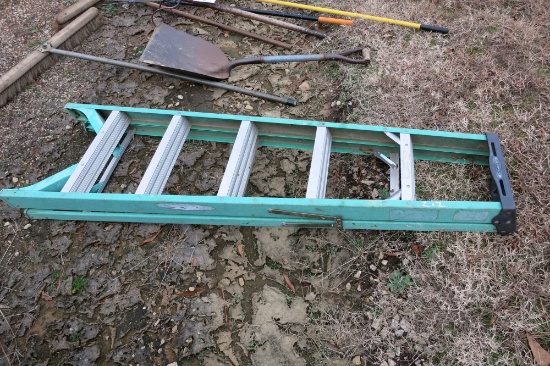 FIBERGLASS LADDER