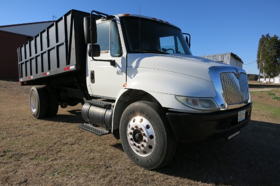 2004 IH 4400 DUMPTRUCK, DT466 DSL ENG, AUTO TRANS, AIR BRAKES, 15' TWIN CYL DUMP, 339,624 MILES