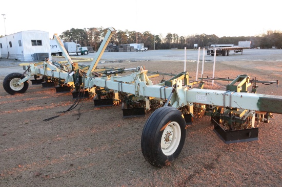 KMC 8-ROW VERTICAL FOLD ROW INCORPORATER, SPRAY BOOM, ROW KNOCKERS, 40"