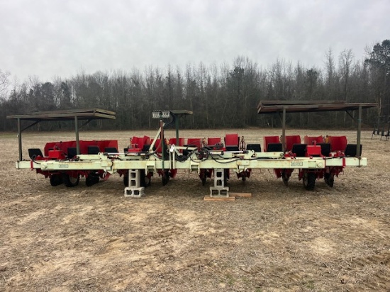 MECHANICAL 8-ROW TRANSPLANTER KMC STACKFOLD BAR 40” VERY NICE, USED VERY LITTLE