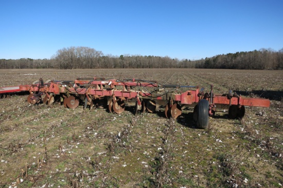 TAYLOR WAY 8-ROW BEDDER, DIRT DOOR, 36"