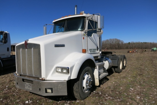2006 KENWORTH T800, DAY CAB, CAT C13 DSL ENGINE, EATON 10-SPD TRANS, WETLINE, 252,251 MILES SHOWING