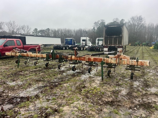 KMC 8-ROW DANISH TINE  VERTICAL FOLD CULTIVATOR 38”