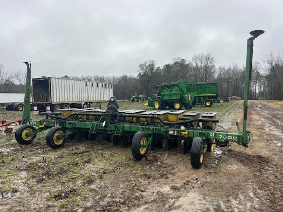 JD 7300 NO-TILL VACUUM PLANTER 13-ROW 19” SPACING, ROW MARKERS  VERTICAL FOLD