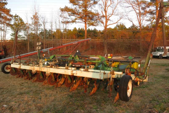JD 7300 MAX EMERGE 2, 8-ROW VACUUM PLANTER, STACK FOLD SELLS W/ KMC 8-ROW VERTICAL FOLDS, STRIP TILL