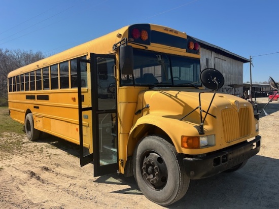 2004 IH BUS DSL ENGINE, AUTO TRANS, AIR BRAKES, A/C AIR RIDE