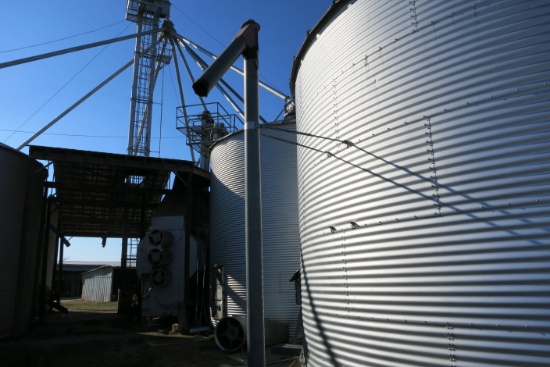 HUTCHINSON 8", 16' UPRIGHT UNLOADING AUGER (3-PHASE)