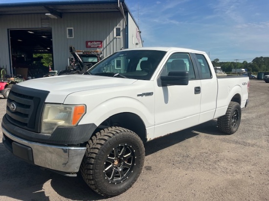 2010 FORD F-150 4 x 4 EXTENDED CAB, 44K MILES