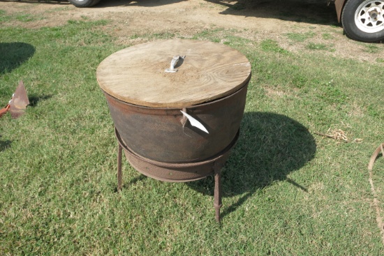 STEW POT AND STAND