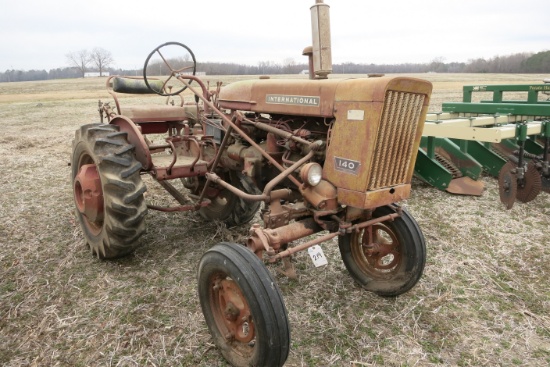 SUPER A TRACTOR (HAS 140 HOOD, NOT RUNNING)
