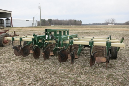 STRICKLAND BROTHERS YIELD MAX CHAIN SWEET POTATO DIGGER, 21" CHAIN, HYD DRIVE (USED 1 YEAR)