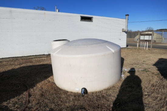 1100 GAL POLY TANK