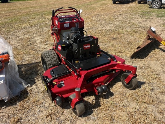 TORO GRANDSTAND STAND ON ZERO TURN 60” COMMERCIAL DECK, DEMO MODEL, 21.6 HRS