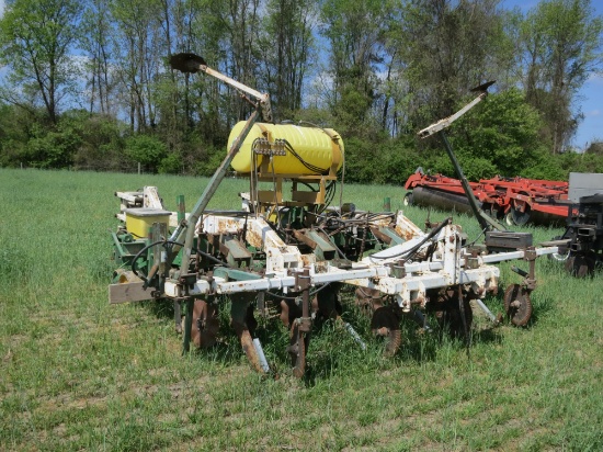 JD 4-ROW STRIP TILL PLANTER, KMC 4-ROW RIPPER, ROLLING BASKET, LIFT ASSIST, 38" ROW, ROW MARKERS