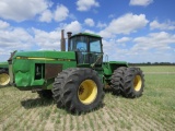 JD 8960  CUMMINS DSL ENG, CAB, QUAD RANGE TRANS, DUALS FRONT & REAR, 3PT HITCH, QUICK HITCH, 3 SETS 