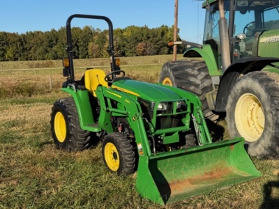 Jd 3025e Mfwd, Dsl, Hydrastat Trans, Sells With Jd 300e Loader, 1594 Hrs, Sn: 45084