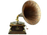Victor VI Horn Phonograph w/Wood Horn