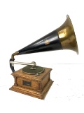 Victor E Ridged Arm Horn Phonograph