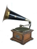 Victor Humpback II Horn Phonograph