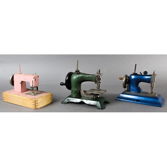 v cvnb Vintage Toy Sewing Machine Toys (3)