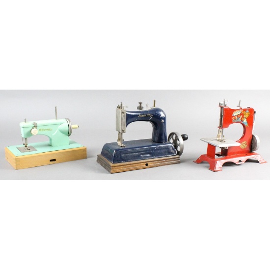 Vintage Toy Sewing Machines (3)