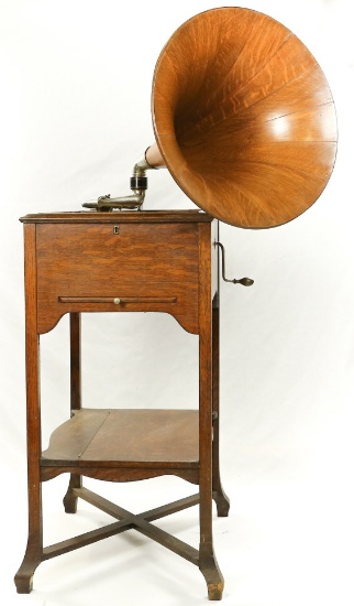 Victor XXV Schoolhouse Disc Phonograph