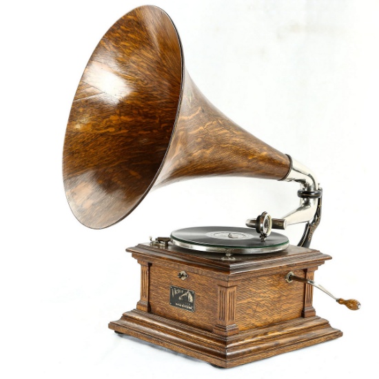 Victor III Disc Phonograph Wood Horn