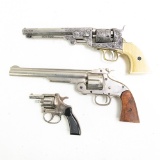 2x Display Revolvers & Starter Pistol