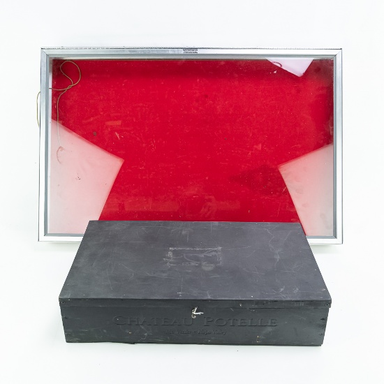 2 Display cases