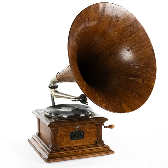 Victor III Wood Horn Phonograph/Victrolla