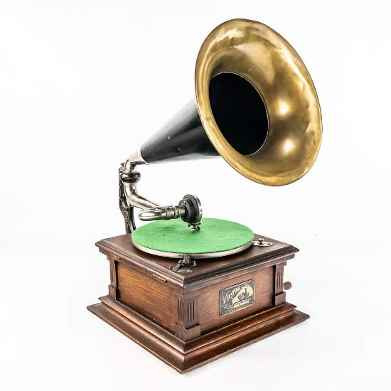 Victor E Rear Mount Disc Horn Phonograph