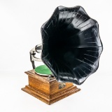Victor II Late Style Disc Horn Phonograph