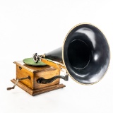 Victor P-2 Disc Horn Phonograph