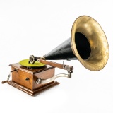 Victor P-2 Disc Horn Phonograph