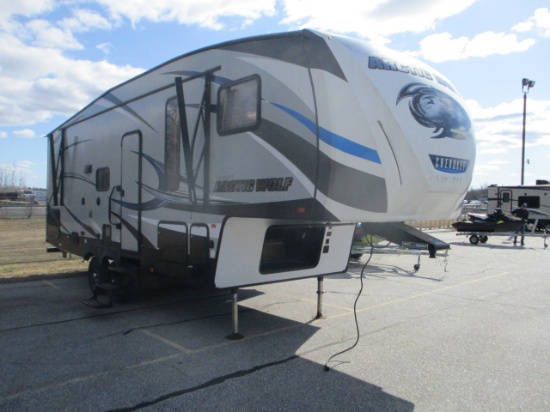 2017 Forest River Arctic Wolf 5th Wheel Camper