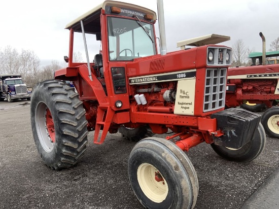 International 1086 Tractor
