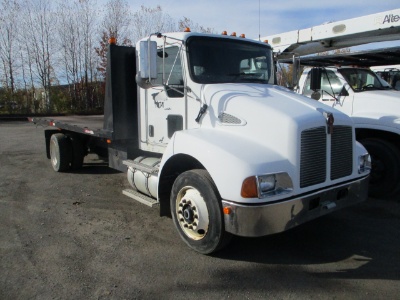 2004 Kenworth T300 Roll Back Ramp Truck