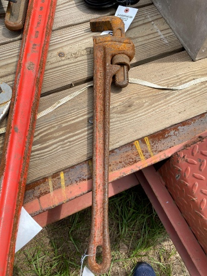 PIPE WRENCH