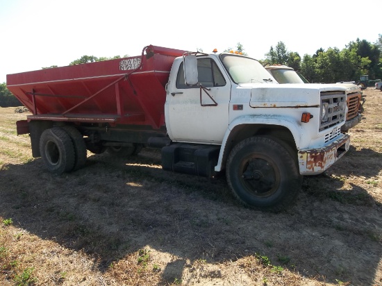 926     GMC Truck /Litter Spreader